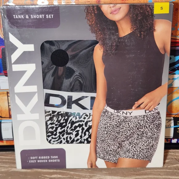 9+ Bundle: Juicy Set DKNY pajamas  2 Hello Kitty Kisslocks Bracelets - Picture 6 of 11